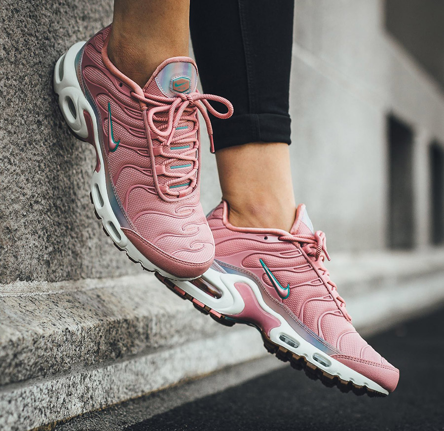nike air max plus rose red